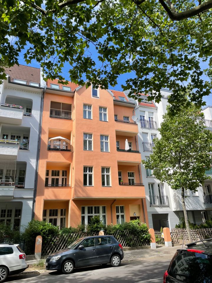 “ Steglitzer 3,5 Zimmer Altbau-Wohnung“ sucht neuen Eigentümer !!!