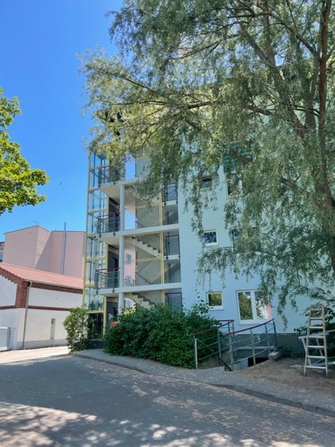 “  schicke Erdgeschoss-Wohnung “ am Wasser und in  Citylage!!!