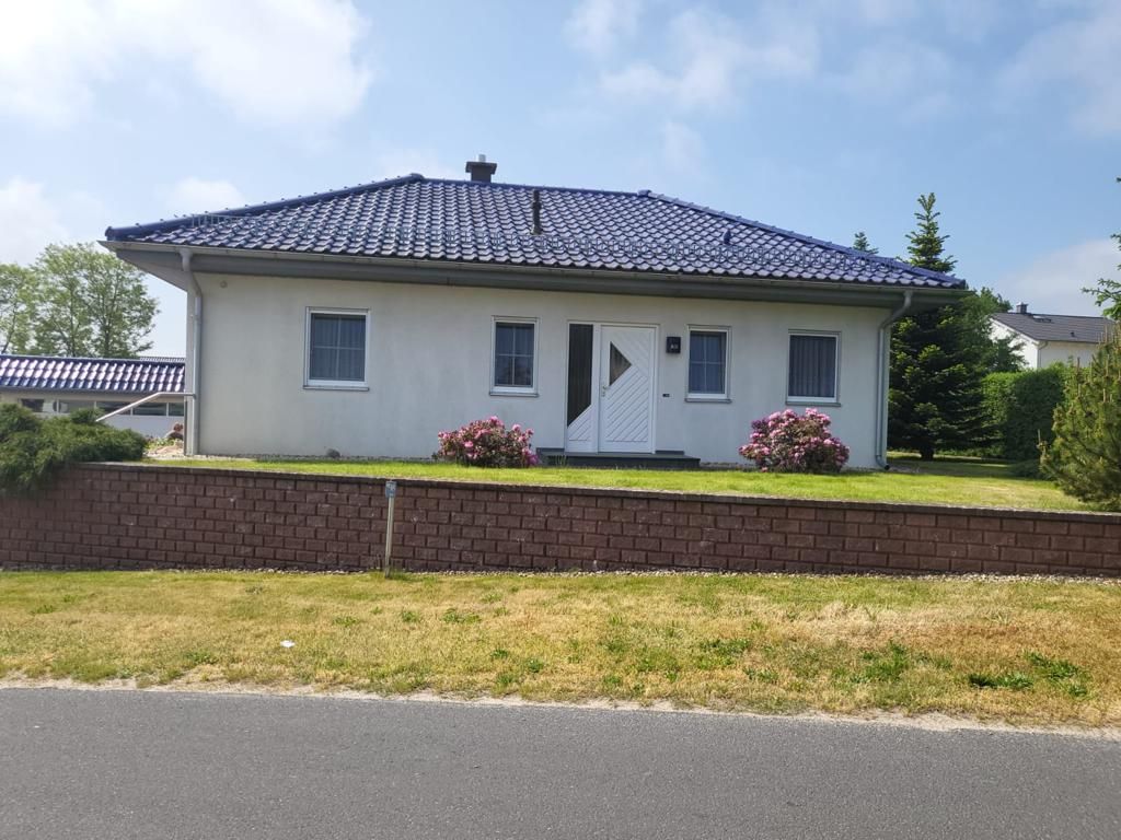 „charmanter Bungalow mit großzügiger Garage“ im schönen Kloster Lehnin !!!